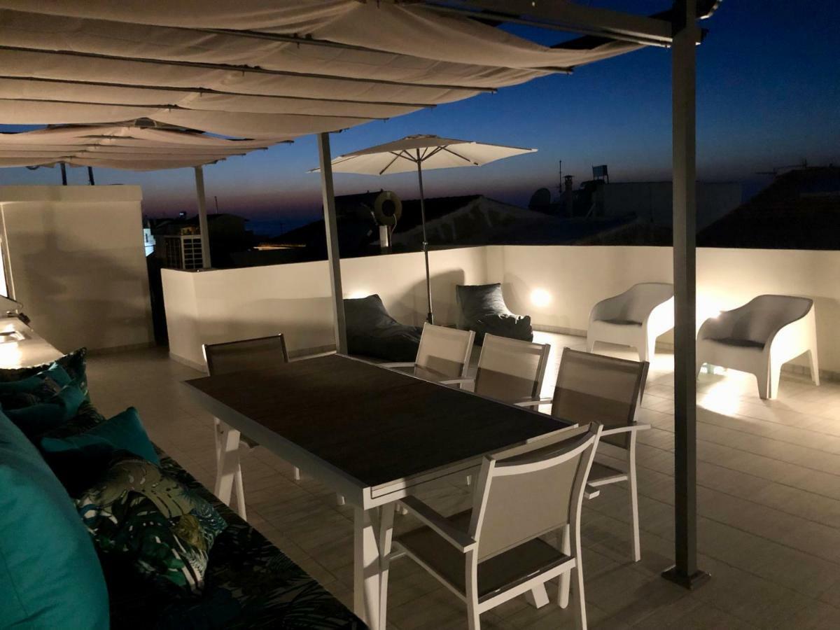 Veranda Panormo Panormos  Luaran gambar